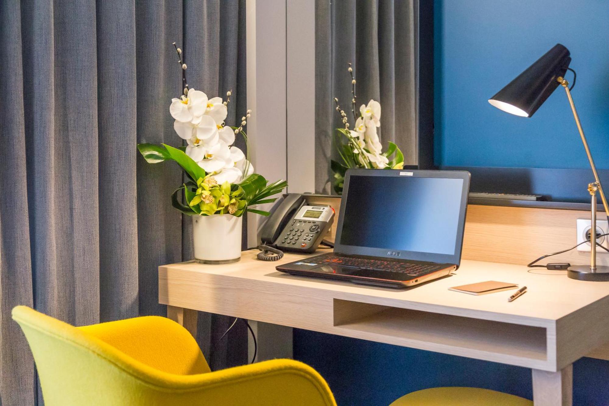 Studio,1571397458:JPEG