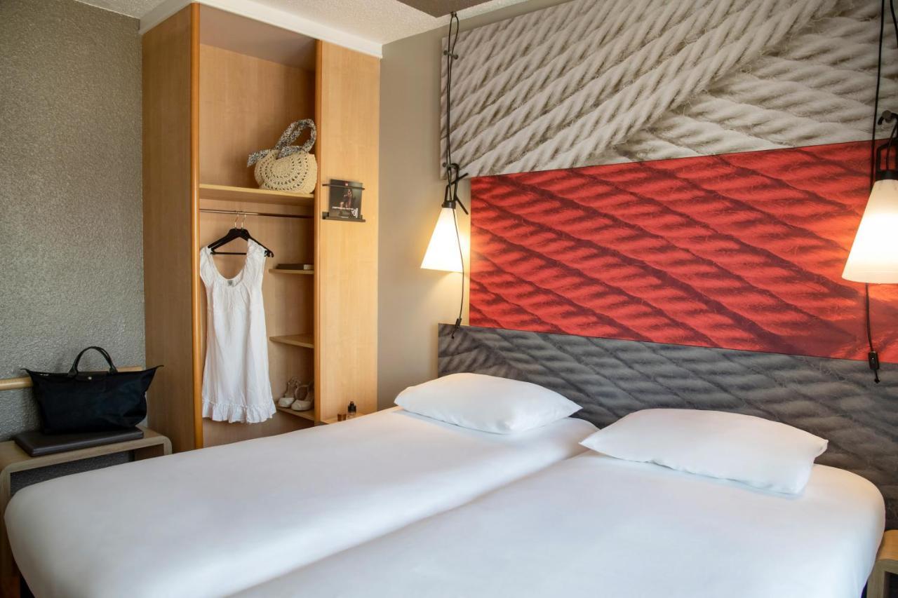 Standard Room with Two Single Beds