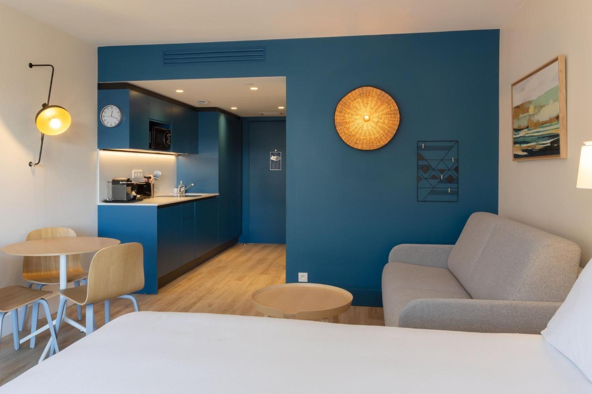 Studio Queen Suite with Balcony and Sofa Bed