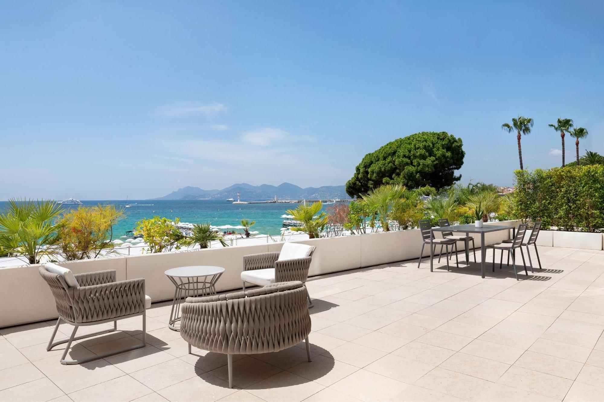 Seafront Vice Presidential Suite with Terrace