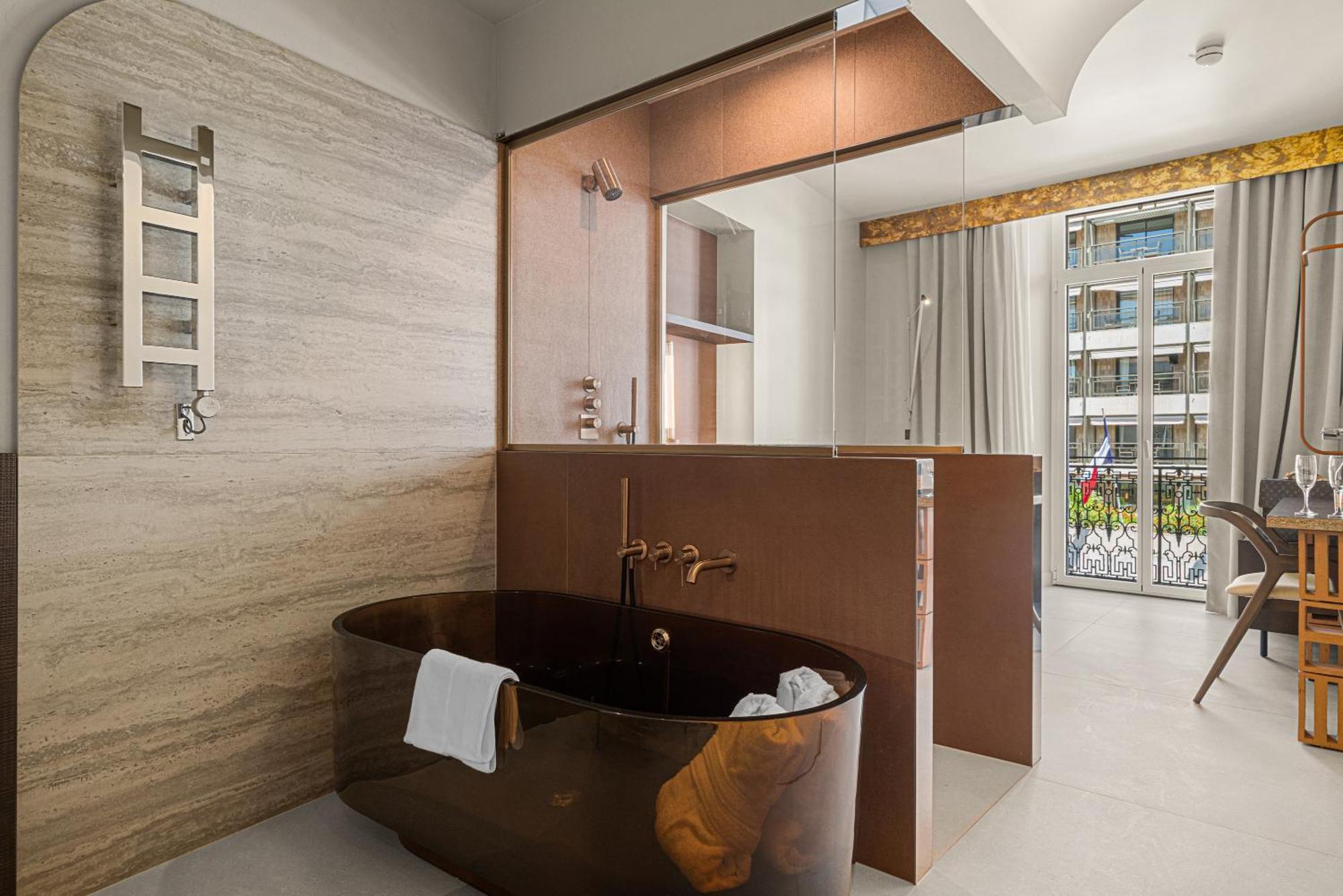 Deluxe Suite with Sea View