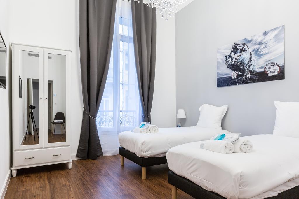 Luxury Four-Bedroom Apartment,389306210:JPEG