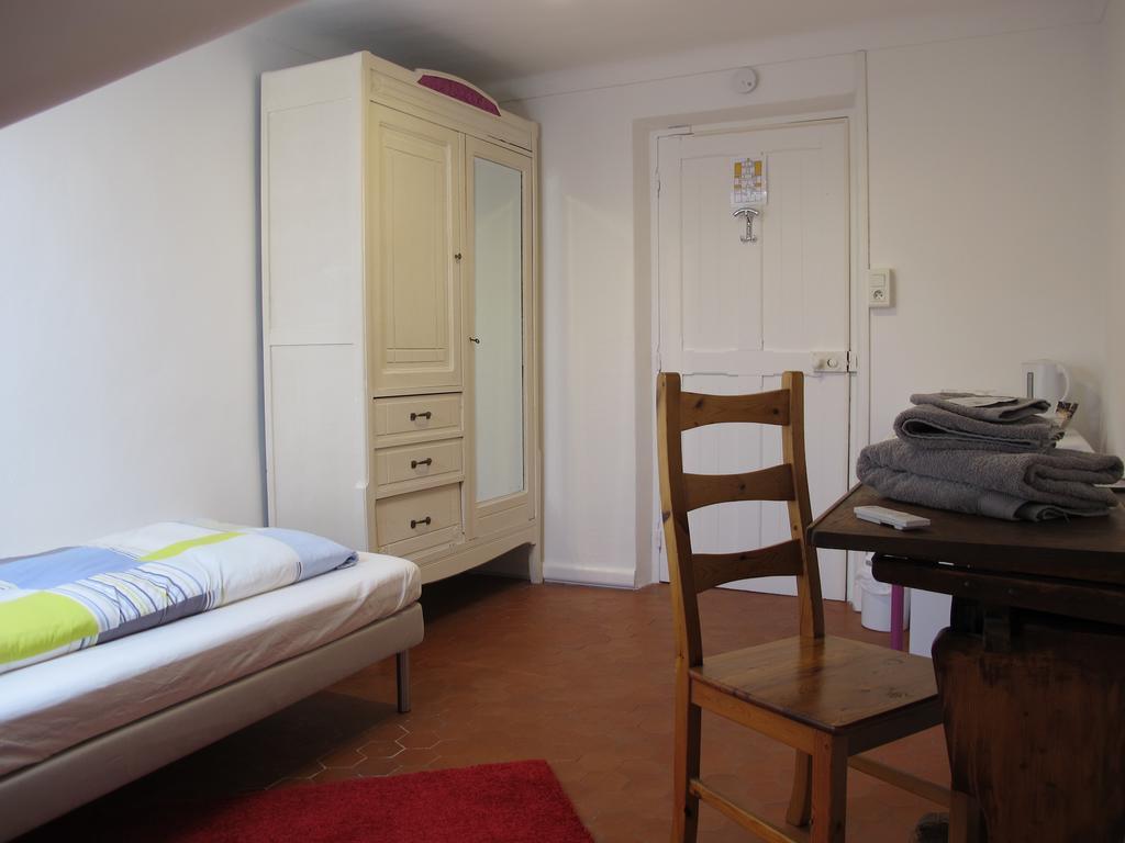 Budget Single Room with Shared Shower and Toilet