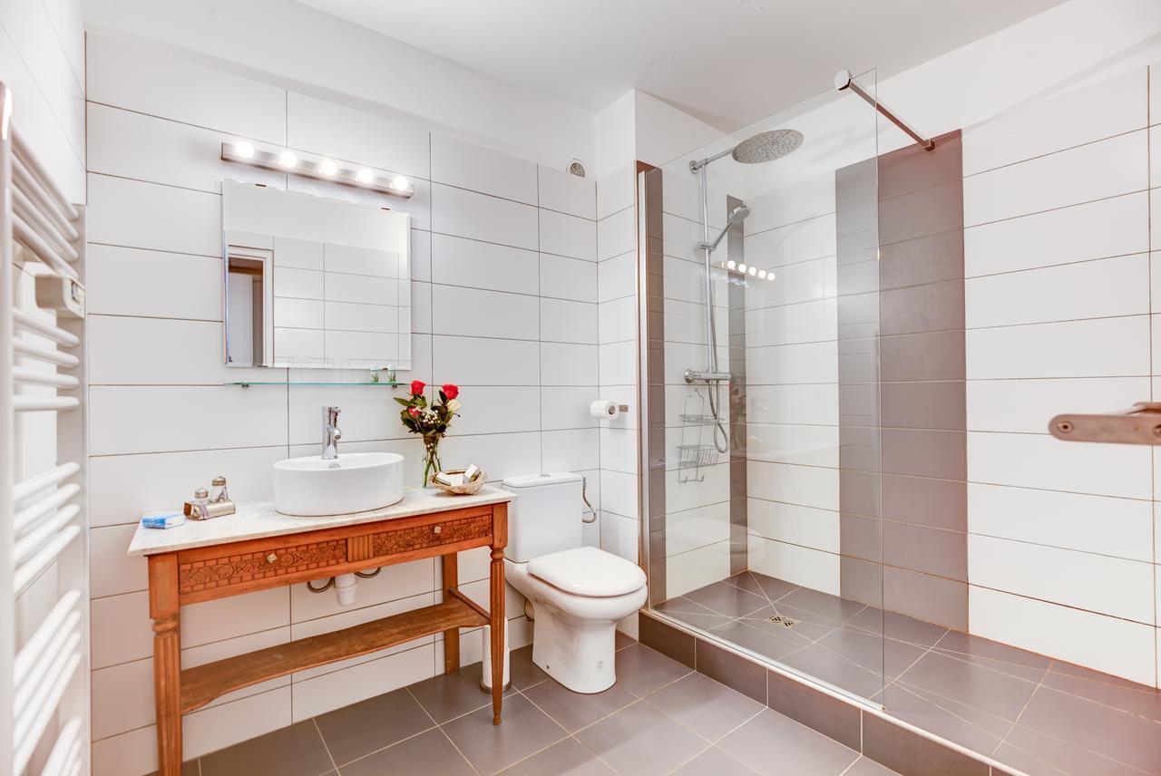 One-Bedroom Apartment (85 Rue Meynadier 06400 Cannes)