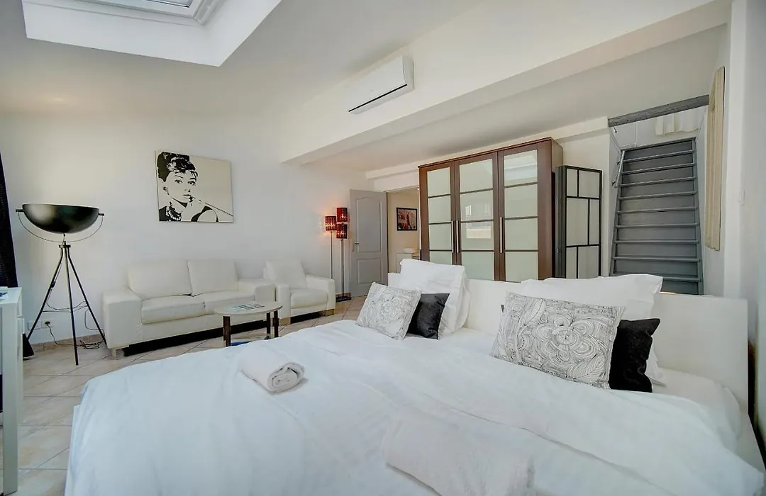 Immogroom- City Center- Ac - 5Min From The Palaisrestaurant - Wifi-1