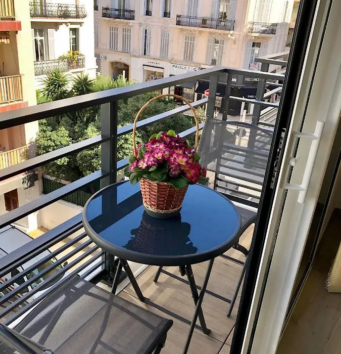 Brand New Studio In The Heart Of Cannes-1