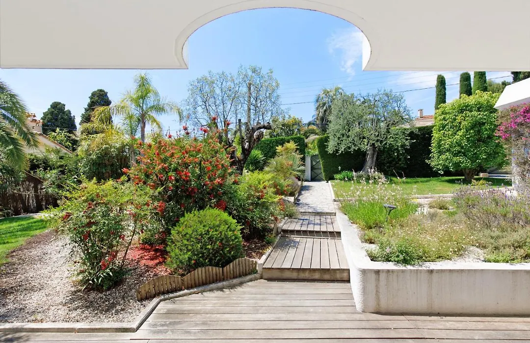 Villa Les Collines Yourhosthelper-1