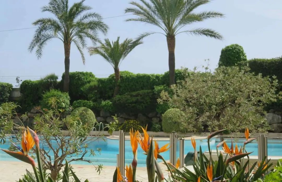 Appartement 2 Pieces Avec Piscine Et Parking A Cannes La Bocca - Fr-1-609-55-1