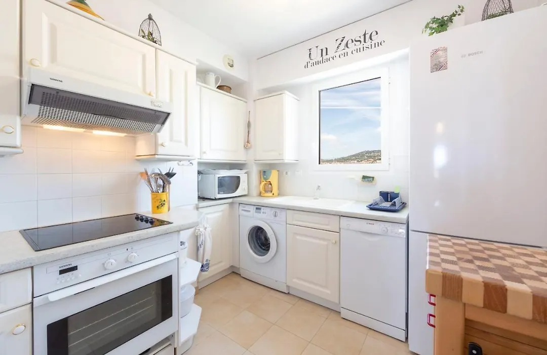 Apartment 2 Bedrooms 2 Bathrooms Clear View In Palm Beach Area-1