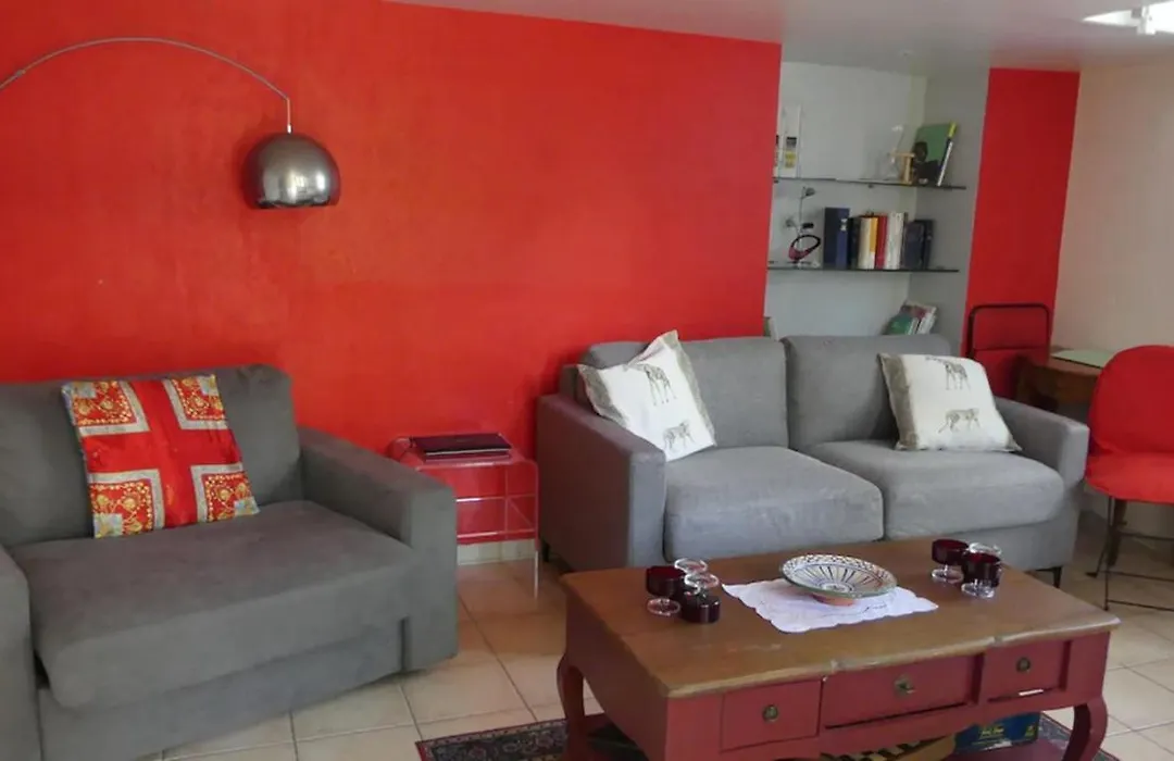 Charmant Appartement Dans Villa Avec Parc-1