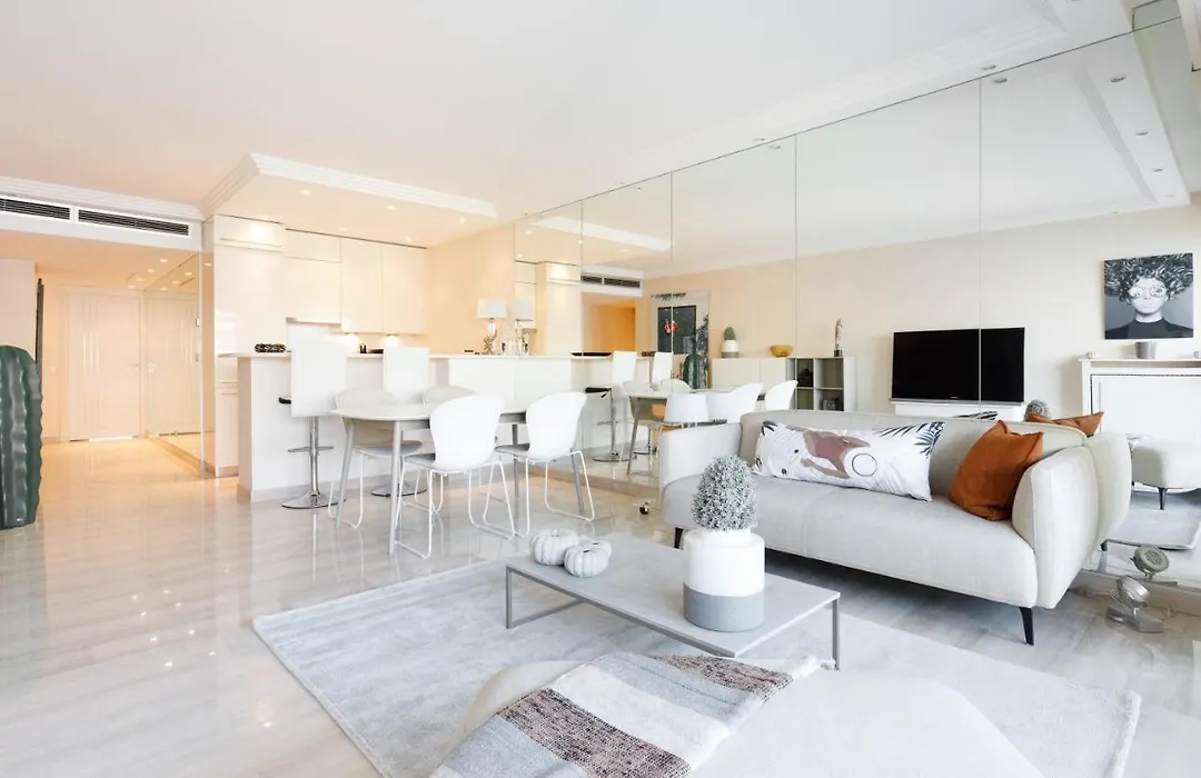 Carlton Area Chic 2 Bedrooms 2 Baths-1