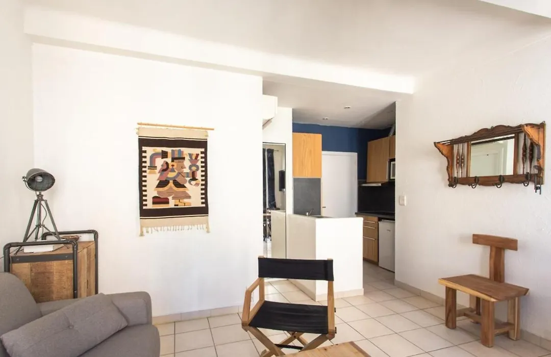 Air-Conditioned Furnished Studio Near The Beaches And All Amenities-1