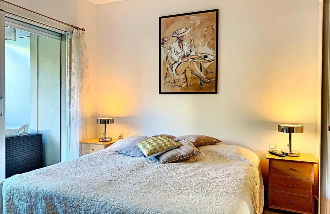 Henri Camille Real Estate - Golden - One Bedroom Apt Swimming Pool-1
