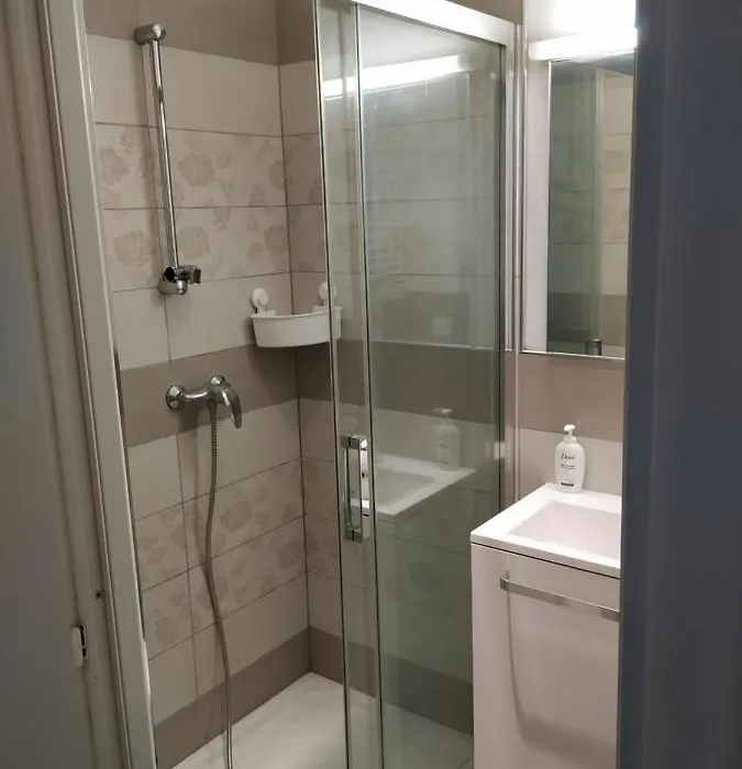 Studio Cannes A 5 Mn A Pied De La Gare Tout Confort Avec Balcon-1