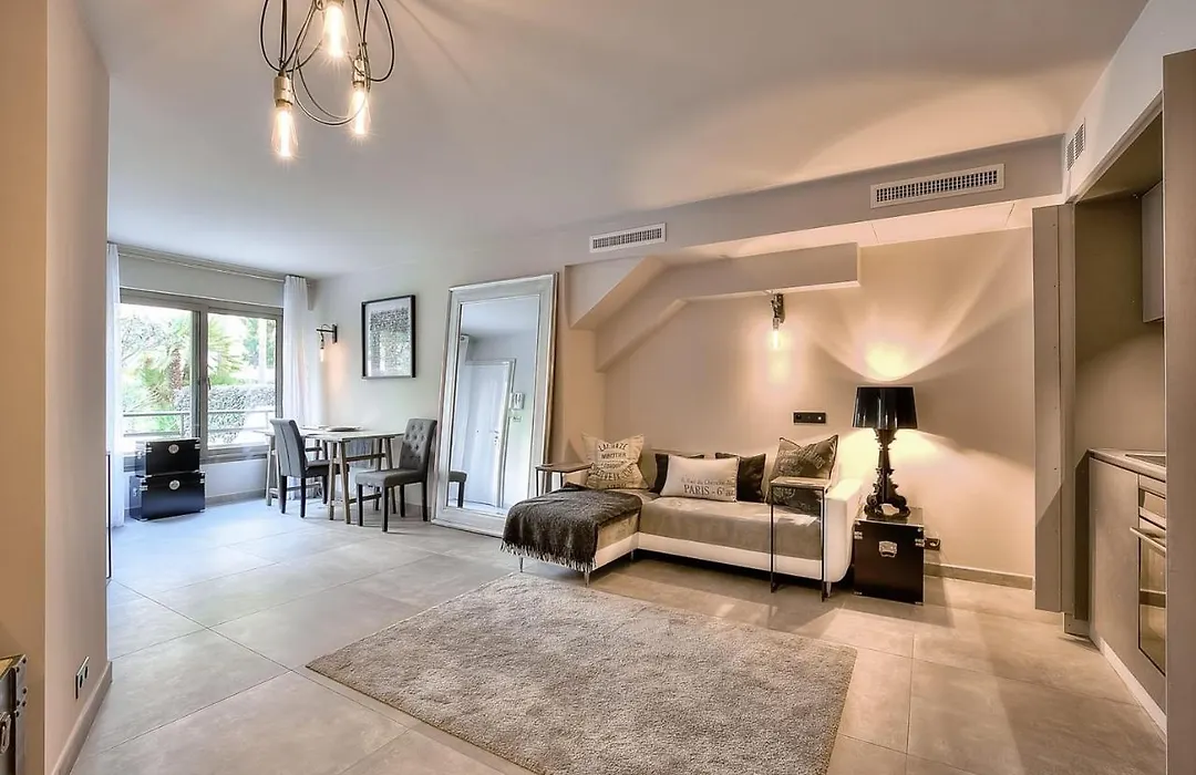 Ref 1135 - Large Studio On The Croisette-1