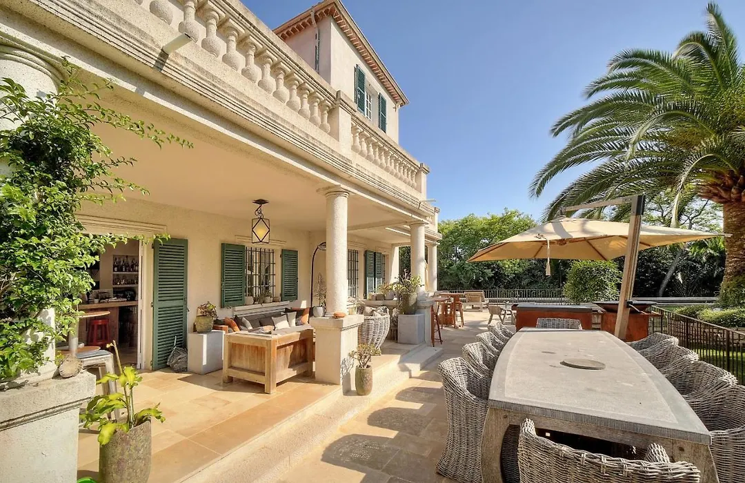 LEADER Large contemporary villa with luxurious design, pool&see view-1