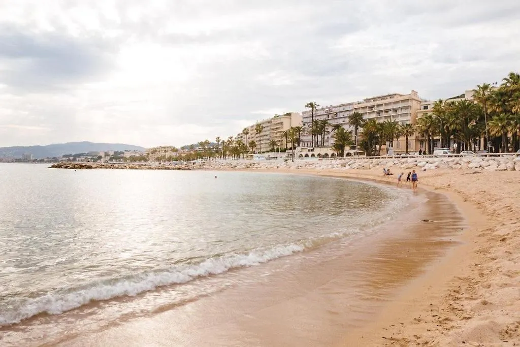 Suquet - Beach 100M & Palais Des Festivals 600M-1