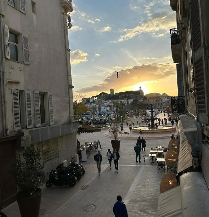 Cannes Croisette B-1
