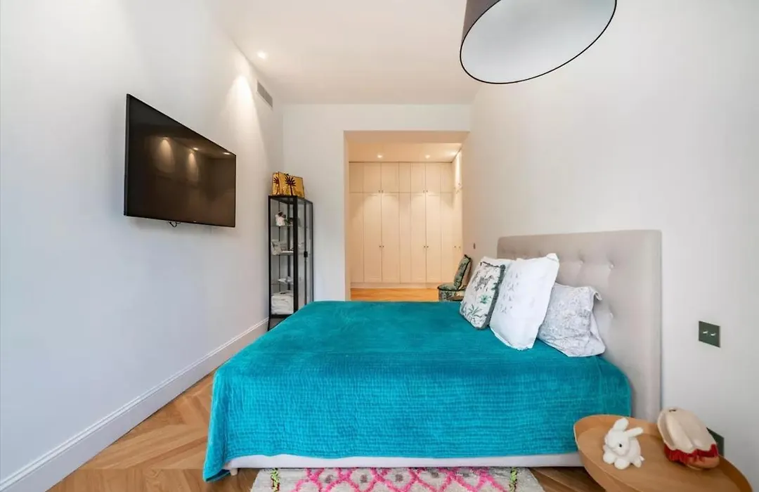 Room In Apartment - Magnificent 3 Bedroom-1
