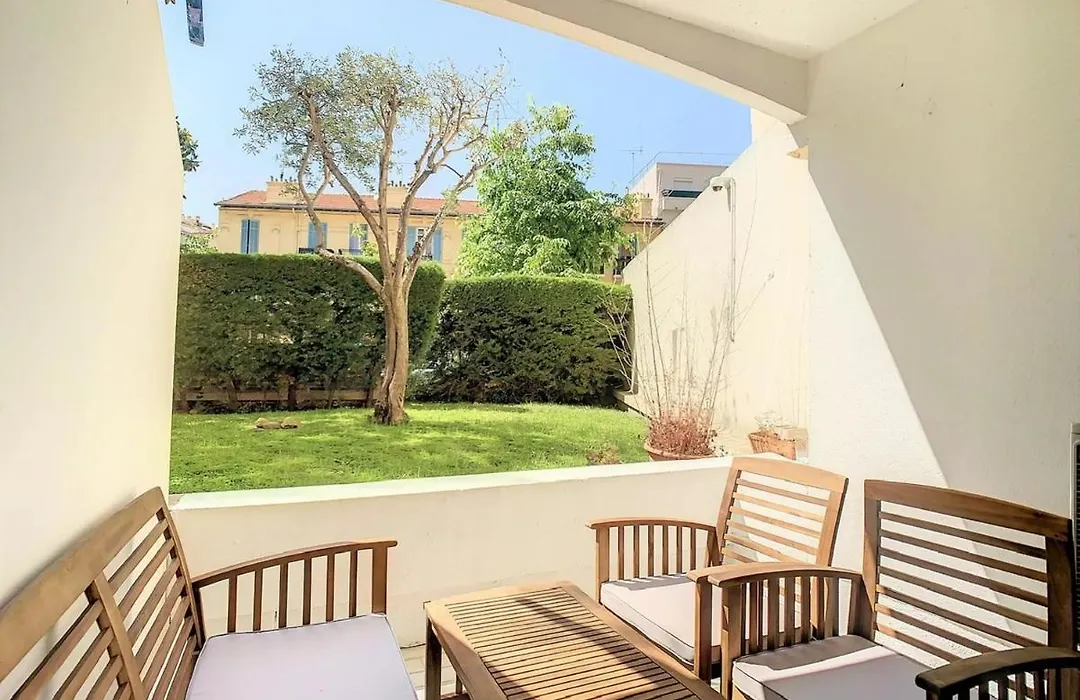 Superbe Studio Terrasse Centre Ville Et Plages A Pieds-1