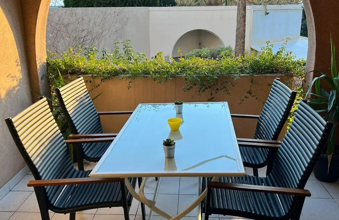 Magnifique T2 Climatisation - Grande Terrasse, Piscine Et Apercu Mer-1