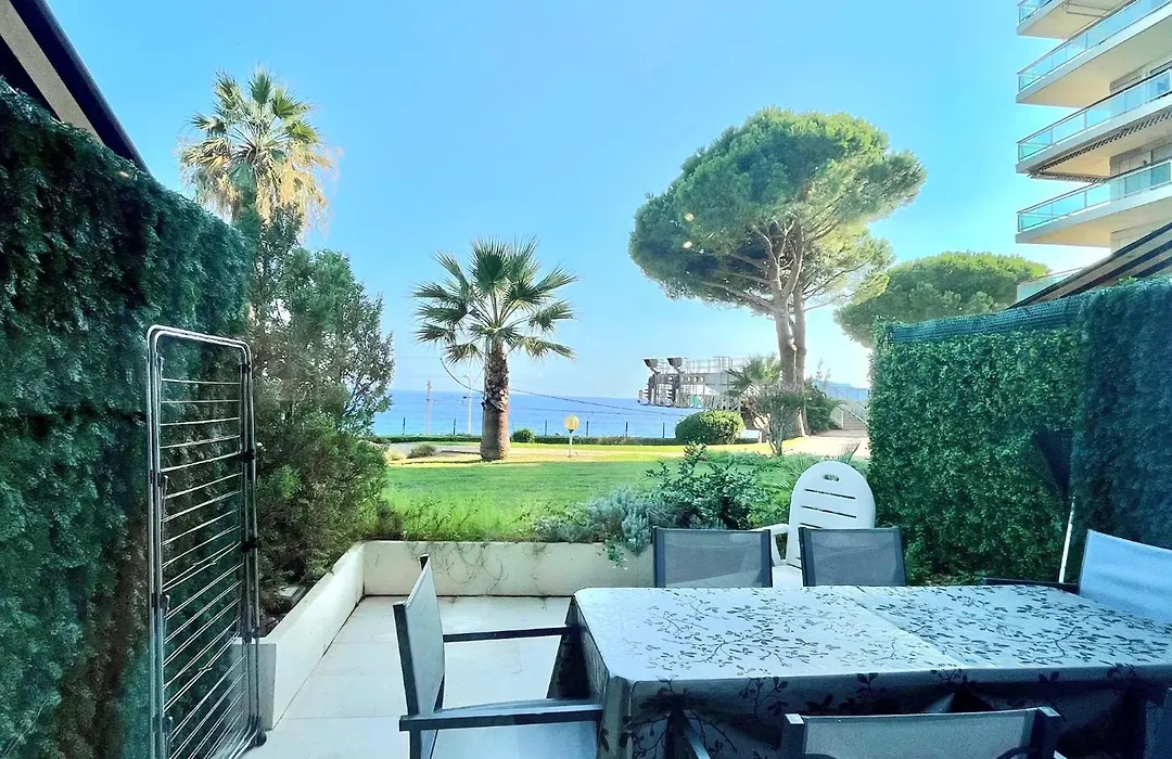 Château de la mer, by Welcome to Cannes-1