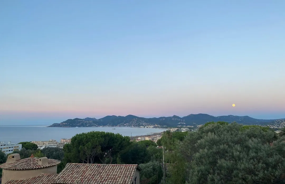 Charming Villa-Appartement With A View On The Sea Of 95 M2-1