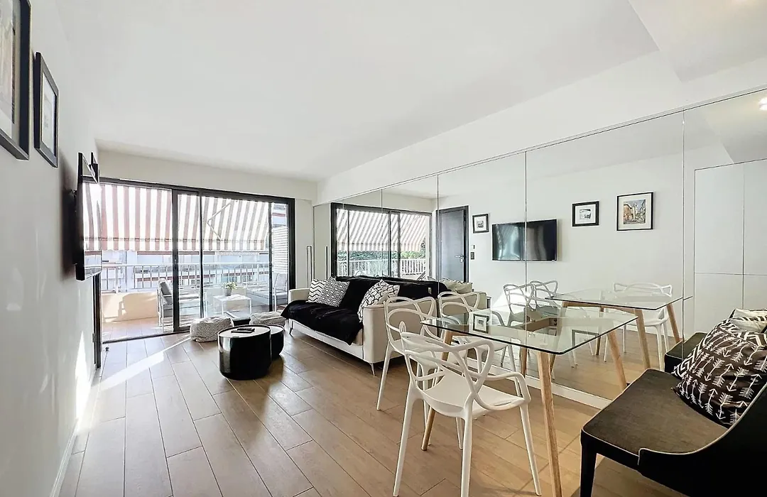 3P Between Croisette Beaches And Antibes Street-1
