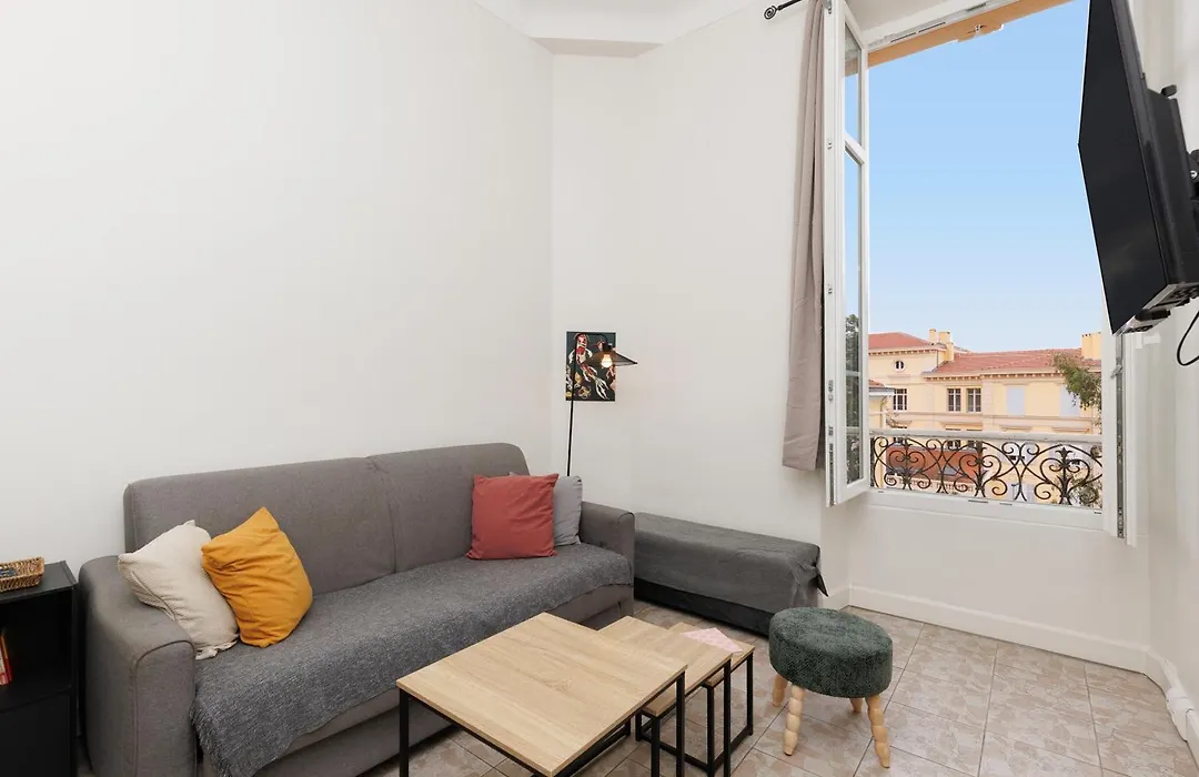 Upstays Center 30M2 Apartment Near Palais-1