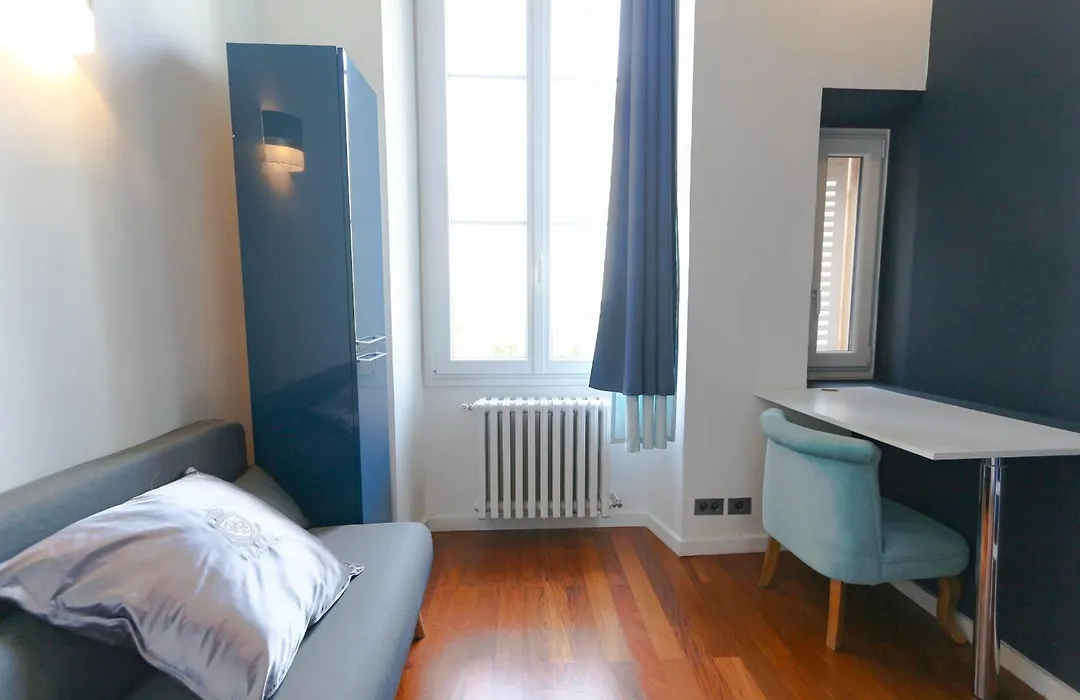 Modern Apartment With 3 Bedrooms Balcony Communal Garden And Ac- Benakey-1