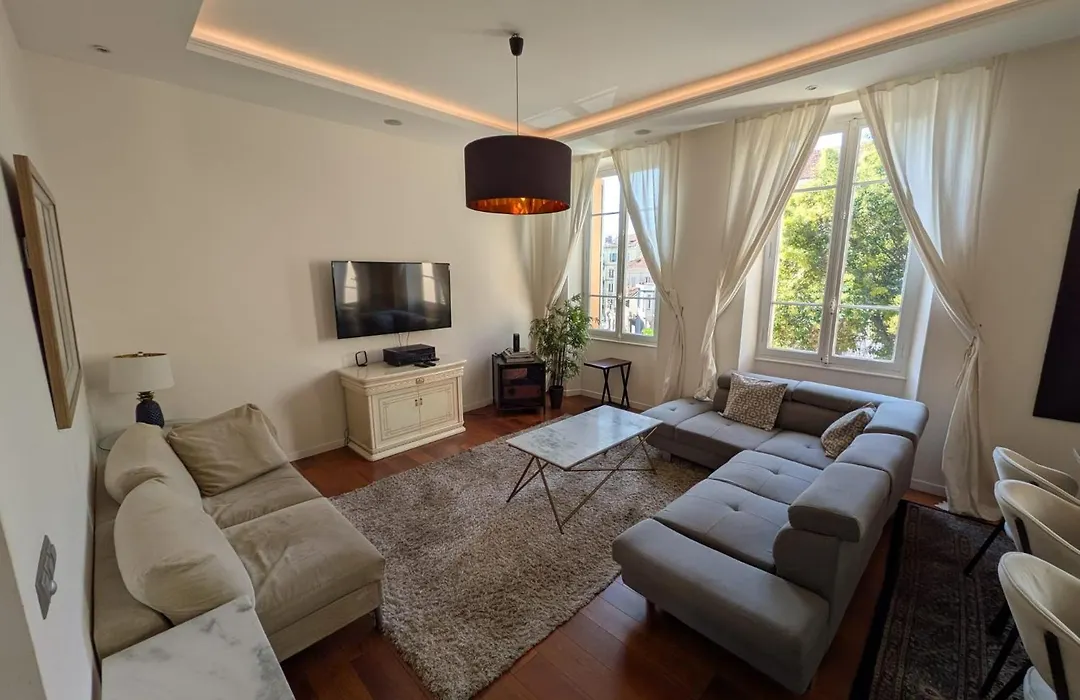 Beautiful Modern 4 Bedroom Apartment In Contemporary Villa With Ac Balcony And Free Parking-1