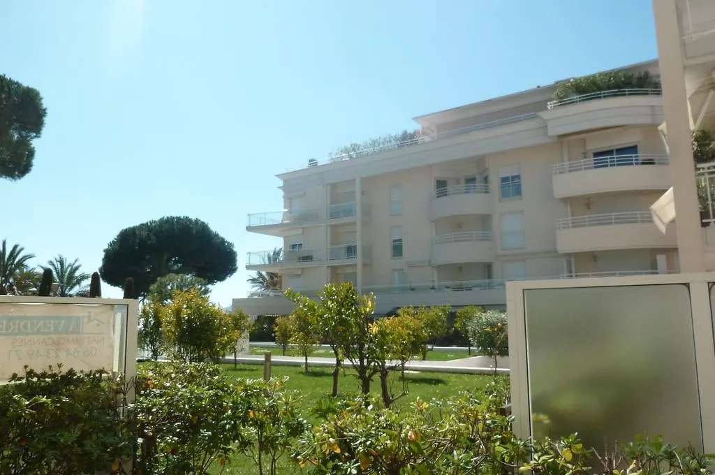 Stunning 2 Bed, 2 Bath Apt On The Cannes Sea Front Has Swimming Pool And Is A Secure Modern Building 464-1