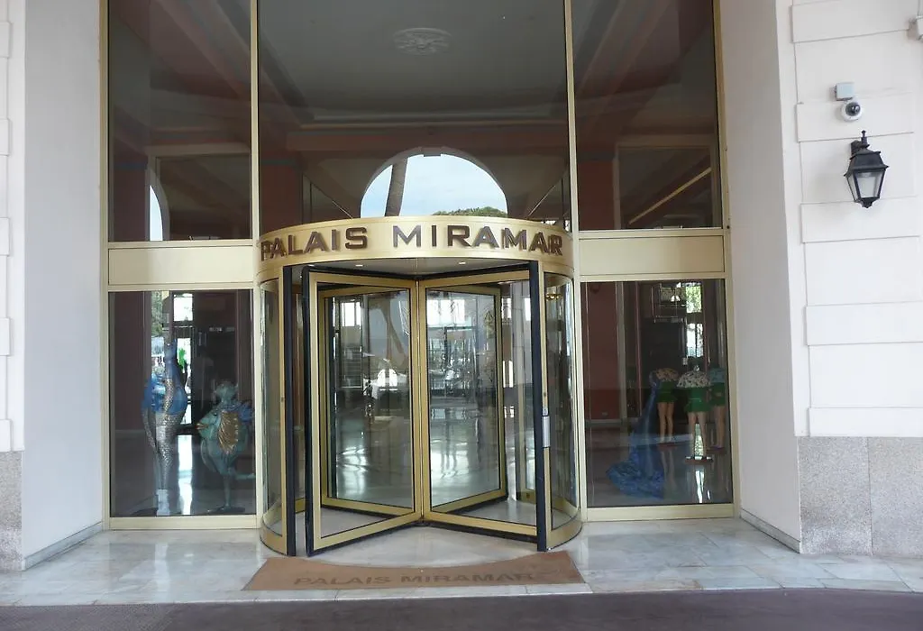 Cannes, Croisette, Palais Miramar-1