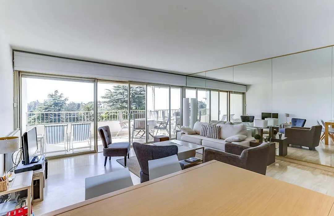 Leader Boulevard Flat With Terrace By Guestready-1