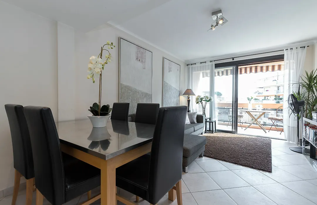 Modern 3 Bedroom, 3 Bathroom Accommodation Near Cannes Old Town Walking Distance To Palais 330-1