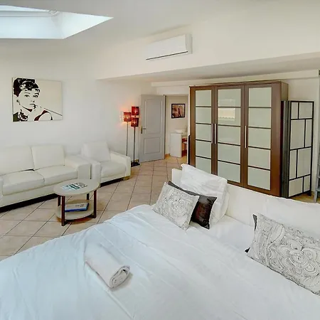 Immogroom- City Center- Ac - 5Min From The Palaisrestaurant - Wifi-2