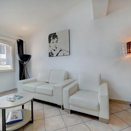 Immogroom- City Center- Ac - 5Min From The Palaisrestaurant - Wifi-3