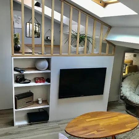 Lovely Studio 1Bdr City Center Studio La Tete Dans Les Etoiles-3