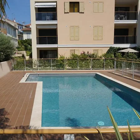 Palm Beach Apartment With A Pool In The Residence-3