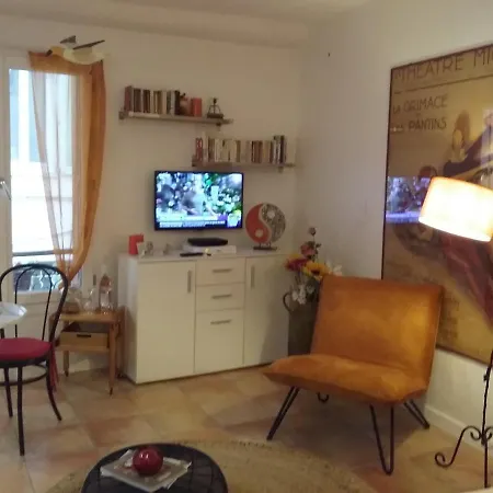 Studio à 2 pas du Palais-2