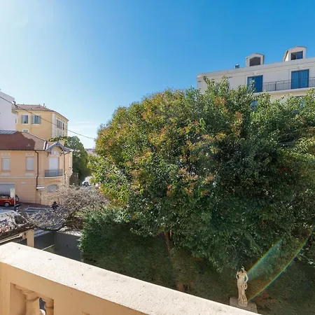 Beautiful Modern 4 Bedroom Apartment In Contemporary Villa With Ac Balcony And Free Parking-3