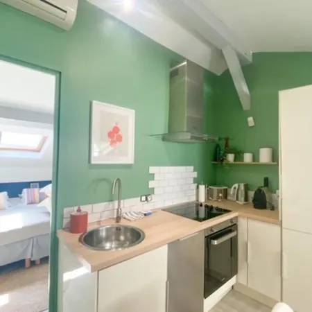 Cosy Apartment 1Br In City Center-2