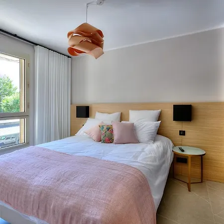 Luxury Flat With Balcony - City Center Cannes-3