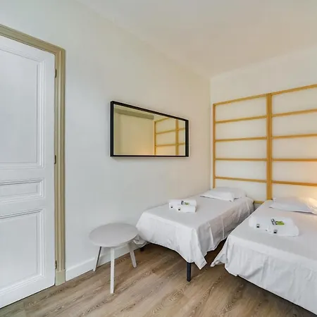 Upstays Meynadier Center 41M2 Apartment-2