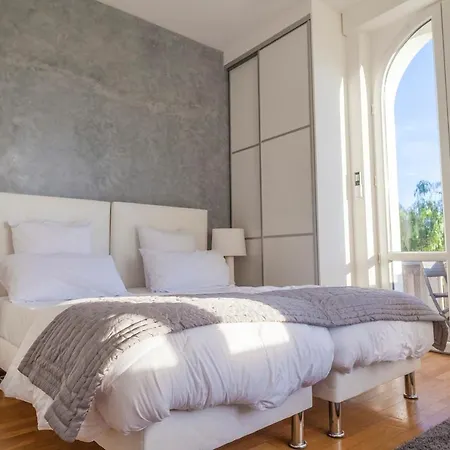 Close Croisette-Modern-A/C-Congress-Beaches-3