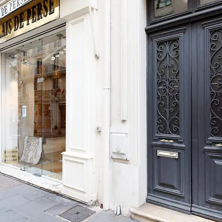 L'Attique Des Artistes Yourhosthelper-2