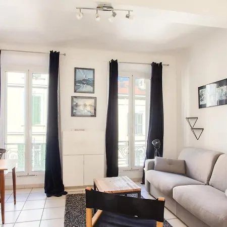 Air-Conditioned Furnished Studio Near The Beaches And All Amenities-3