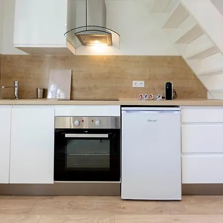 Atypical Tiny House Of 40M2 Looking Over A Garden In The Center Of Cannes-3