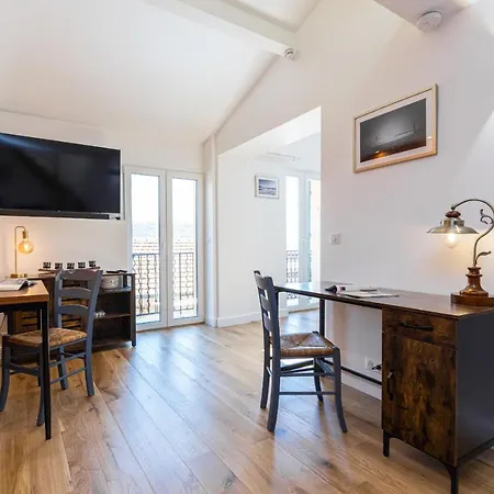 Extraordinary 3 Bdr House Old Town-3