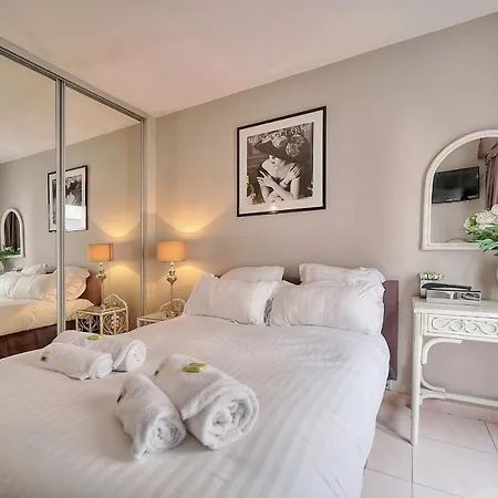 Upstays Terrace 62M Apartment Near Beaches-3